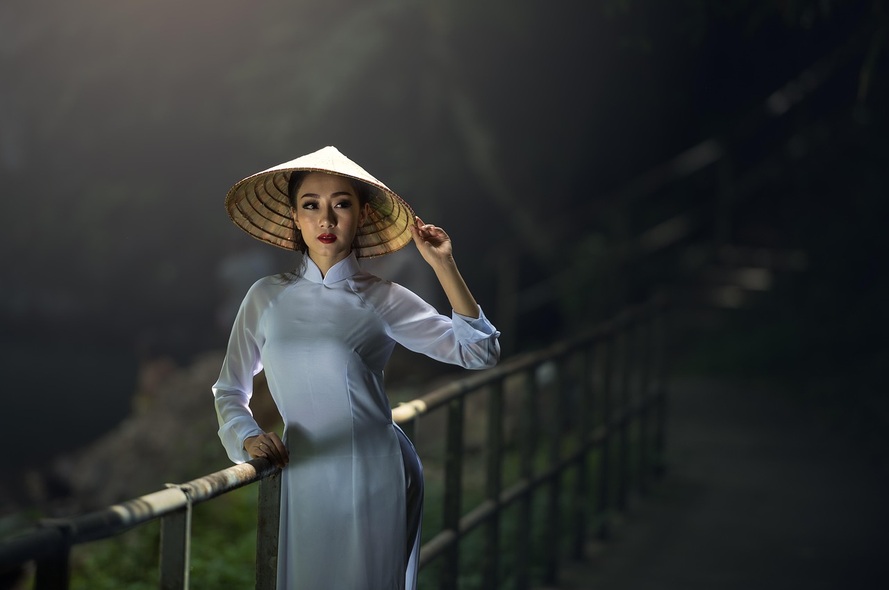 时尚潮流下的最新脖子摇身体语言探索