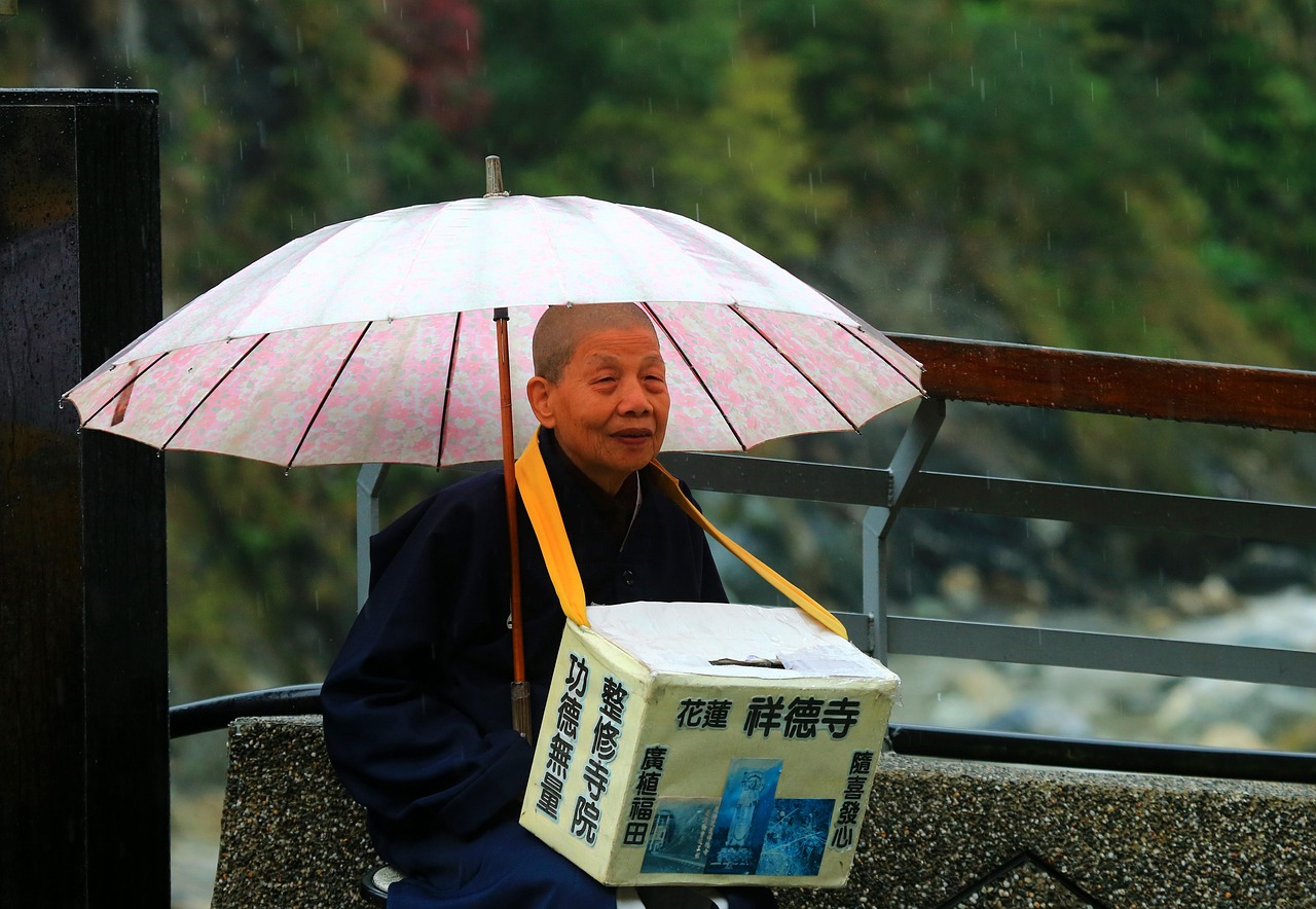 四月卖担架演员的独特人生之旅